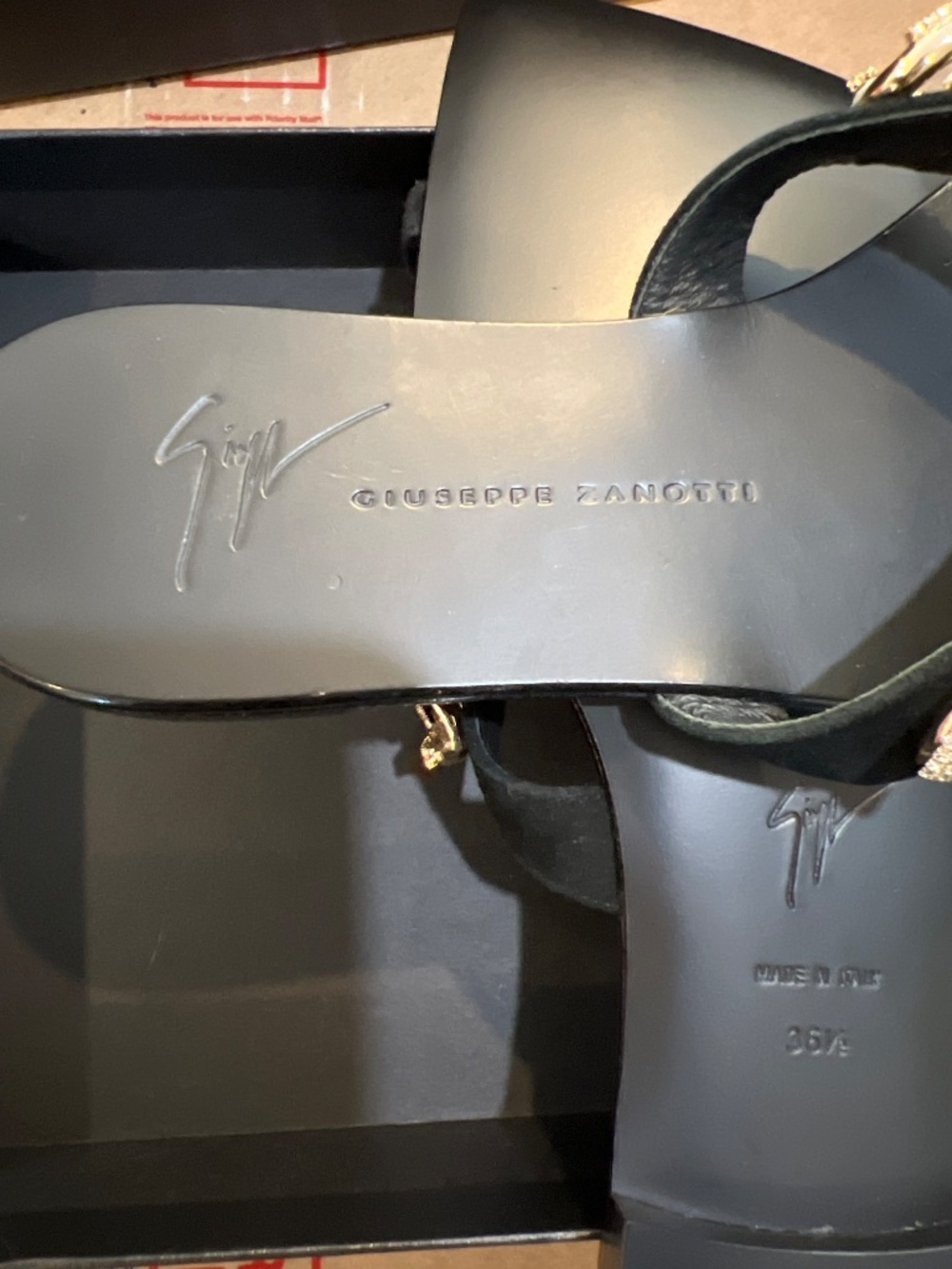 Giuseppe Zanotti Berenicee Chain Flat Sandals - Picture 5 of 7